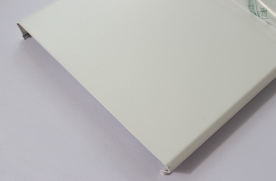 Biała powłoka proszkowa C300 Zawieszona aluminiowa taśma Panel sufitowy Fazowana krawędź