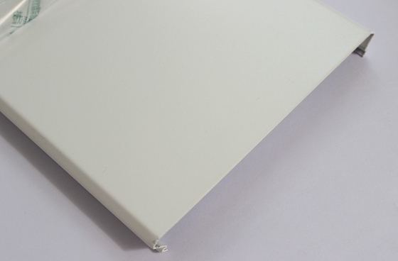 Biała powłoka proszkowa C300 Zawieszona aluminiowa taśma Panel sufitowy Fazowana krawędź