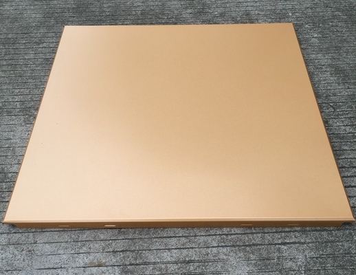 Zacisk aluminiowy w kolorze złotym w płytkach fałszywego sufitu / metalowy panel sufitowy 600x600 mm