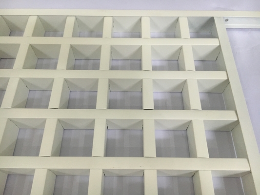 Kwadratowe komercyjne plafony sufitowe Sufit z otwartej siatki komórkowej z ostrzami blokującymi