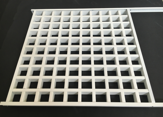 Aluminiowa krata kwadratowa podwieszana podwieszana w kolorze białym