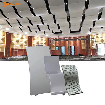 Zakrzywione aluminiowe panele ścienne / architektoniczne metalowe płytki sufitowe zawieszone