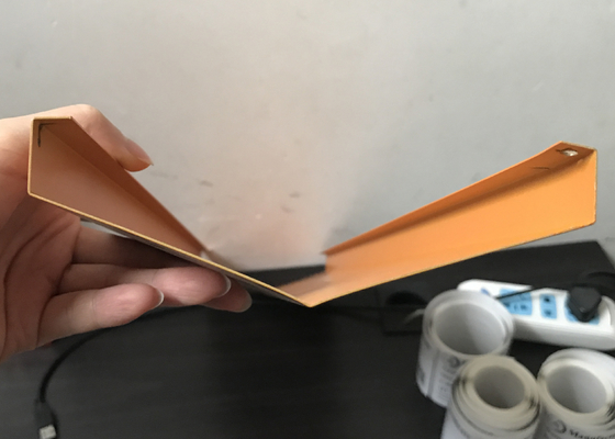 Pomarańczowy Custom V Shaped Aluminiowy pasek sufit otwarty widok Aluminium zawieszony system