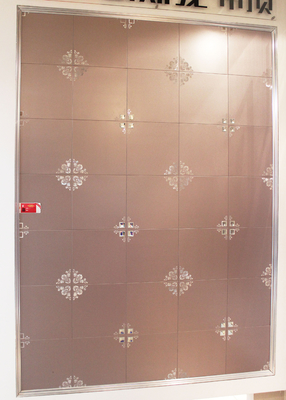 300 mm x 300 mm Dekoracyjne artystyczne sufity, komercyjne metalowe płytki sufitowe do łazienek