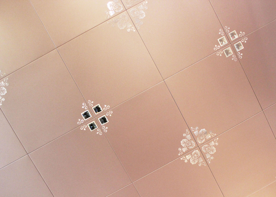 300 mm x 300 mm Dekoracyjne artystyczne sufity, komercyjne metalowe płytki sufitowe do łazienek