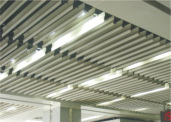 Zawieszony dekoracyjny liniowy sufit metalowy Fałszywy do budynku biurowego, ISO