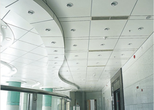 Dekoracja wnętrz Klip w podwieszanym suficie metalowym Aluminiowym materiałem budowlanym