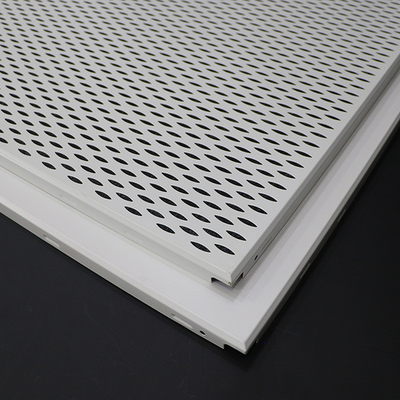 Perforowany klips ze stopu aluminium w suficie 600 × 600 mm Podwieszany metalowy sufit w kolorze białym