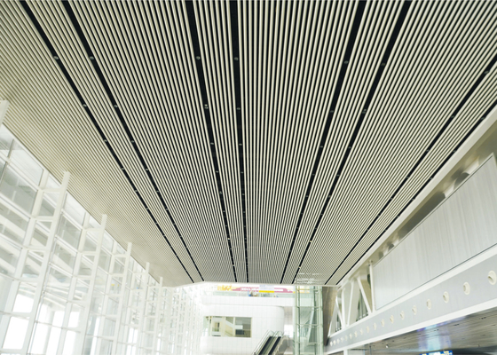 Aluminiowe komercyjne plafony sufitowe / dekoracyjny podwieszany sufit na lotnisko
