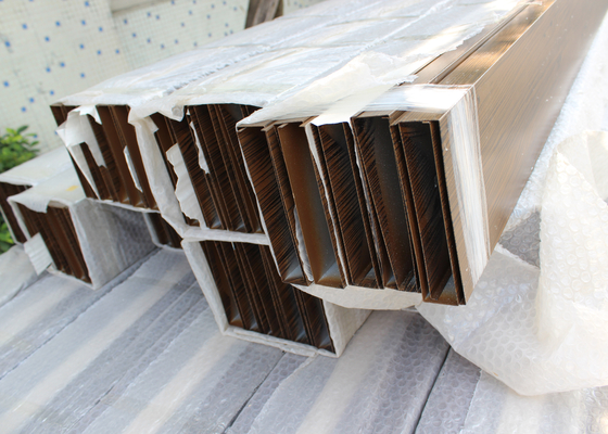 Metal Linear U Aluminiowy profil Sufit z różnorodnymi dostępnymi kolorami drewna