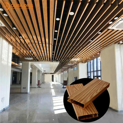 Wood Look Aluminiowa deska profilowa Dekoracyjny podwieszany metalowy fałszywy sufit do centrum handlowego
