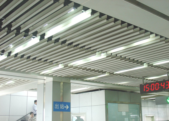 Fashion Plug-in Blade Aluminiowe przegrody sufitowe J w kształcie na Metro