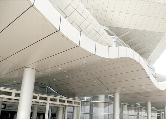 Fasady budynków Materiał dekoracyjny Aluminiowy panel kompozytowy o strukturze plastra miodu Wiatroodporny dla opery muzealnej